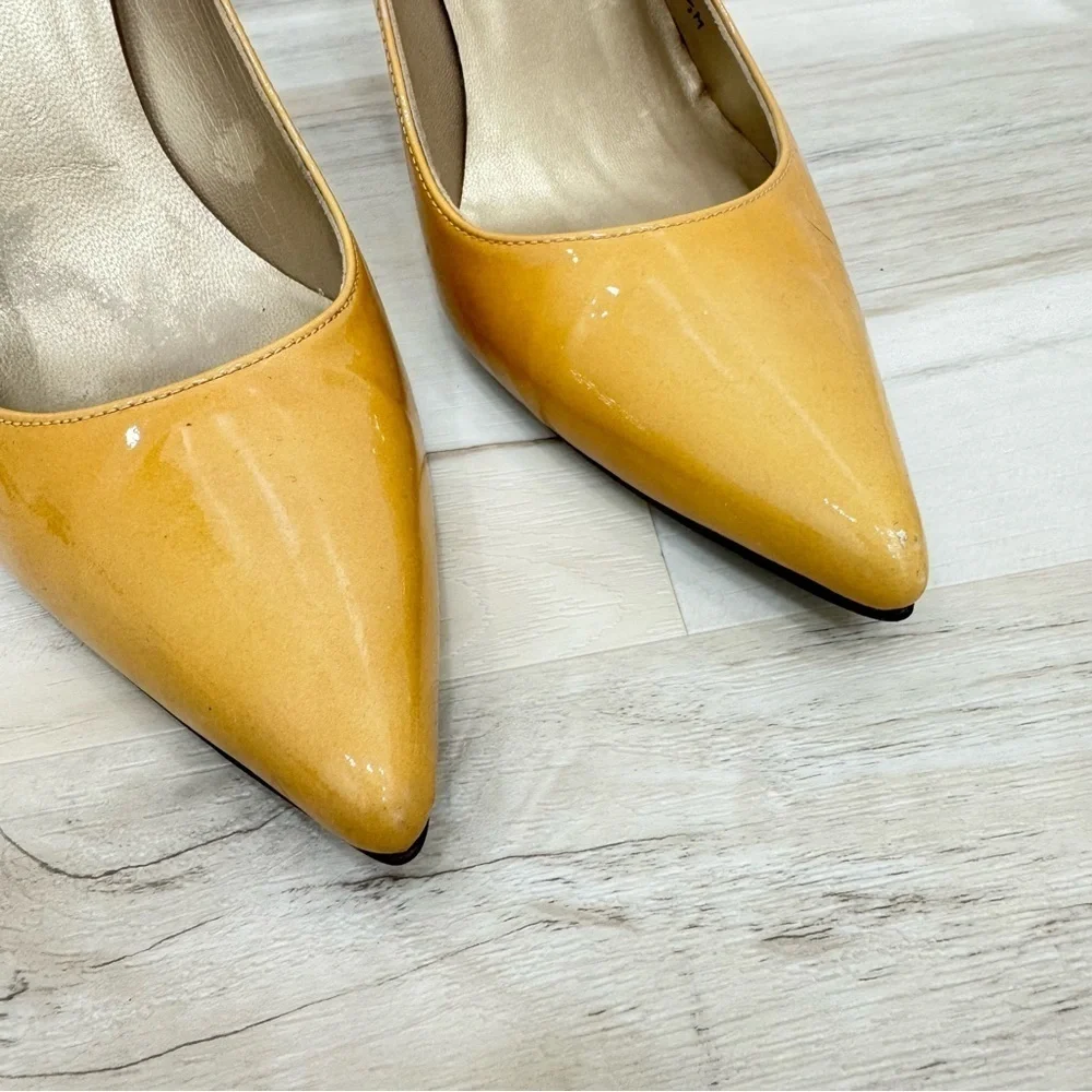 STUART WEITZMAN Classic Stilettos Gold bronze yellow Sz 6.5 HW 34799